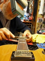muziek-ebbeling-utrecht-gitaar-afstellen.jpg