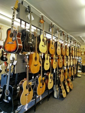 muziek-ebbeling-utrecht-gitaar-assortiment-akoestische-gitaren.jpg
