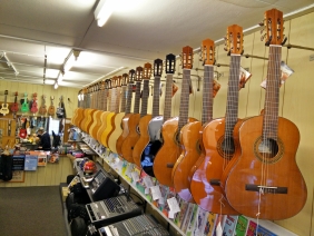 muziek-ebbeling-utrecht-gitaar-assortiment-klassieke-gitaren.jpg